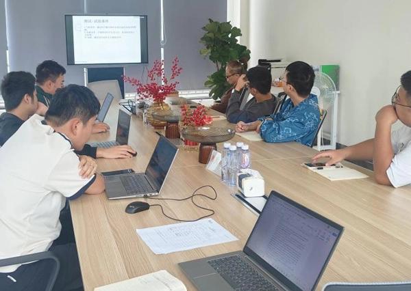 实验室开展内部技术培训