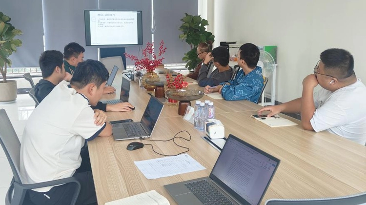 实验室开展内部技术培训